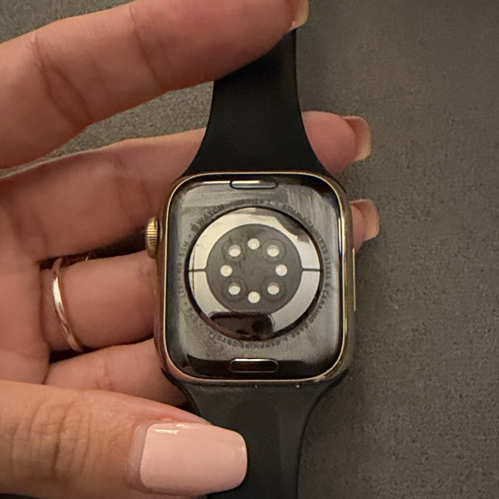 Apple Watch Series 7 Gold Titanium - Picture 2 of 5